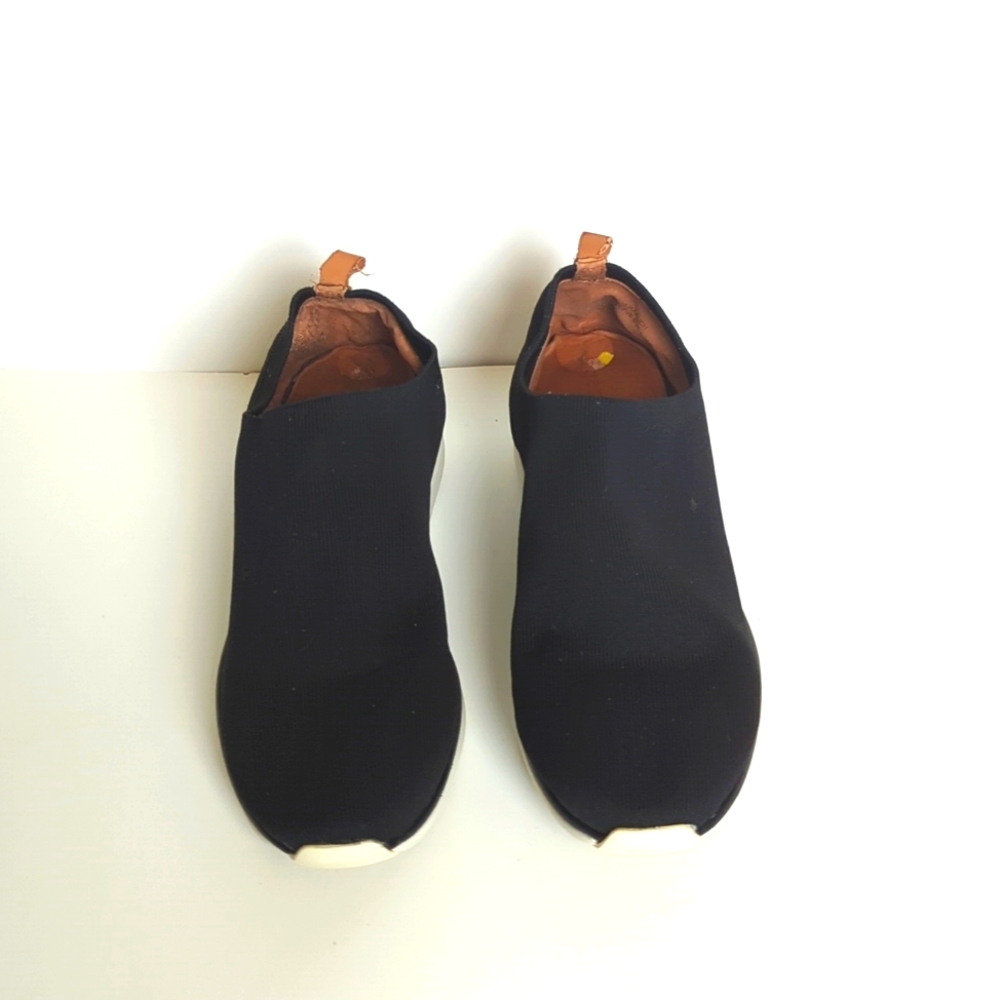 Gentle souls slip on sneakers size 9